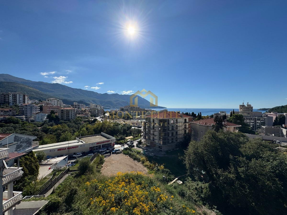 Dupleks sa pet soba i pogledom na more – Boreti, Bečići, 228 m²